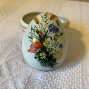 Vintage F.M Limoges Porcelain Handpainted Egg‎